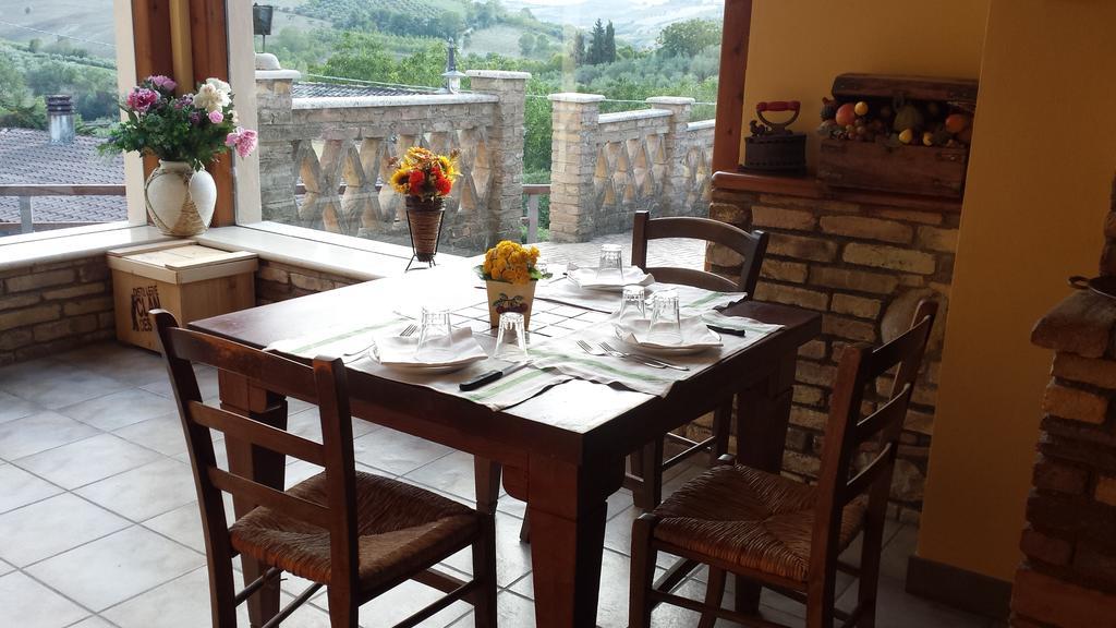 Agriturismo Col Morino Bed & Breakfast Pineto Exterior photo