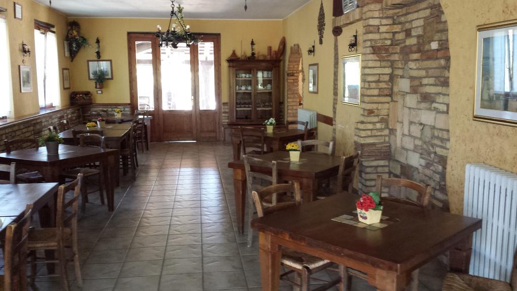 Agriturismo Col Morino Bed & Breakfast Pineto Exterior photo