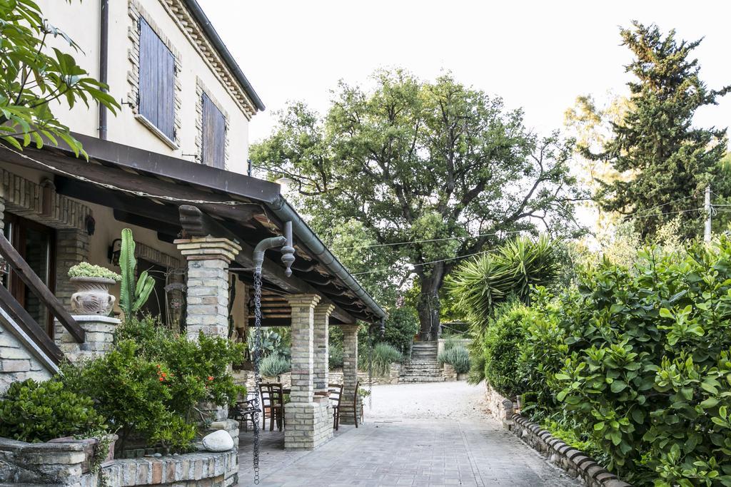 Agriturismo Col Morino Bed & Breakfast Pineto Exterior photo