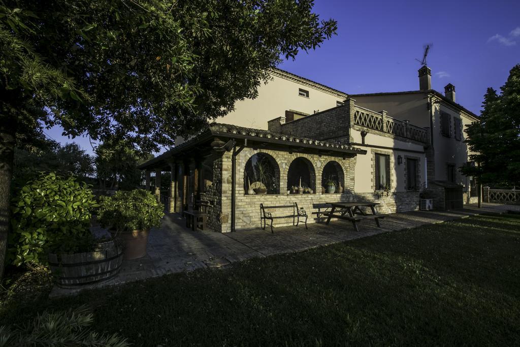Agriturismo Col Morino Bed & Breakfast Pineto Exterior photo