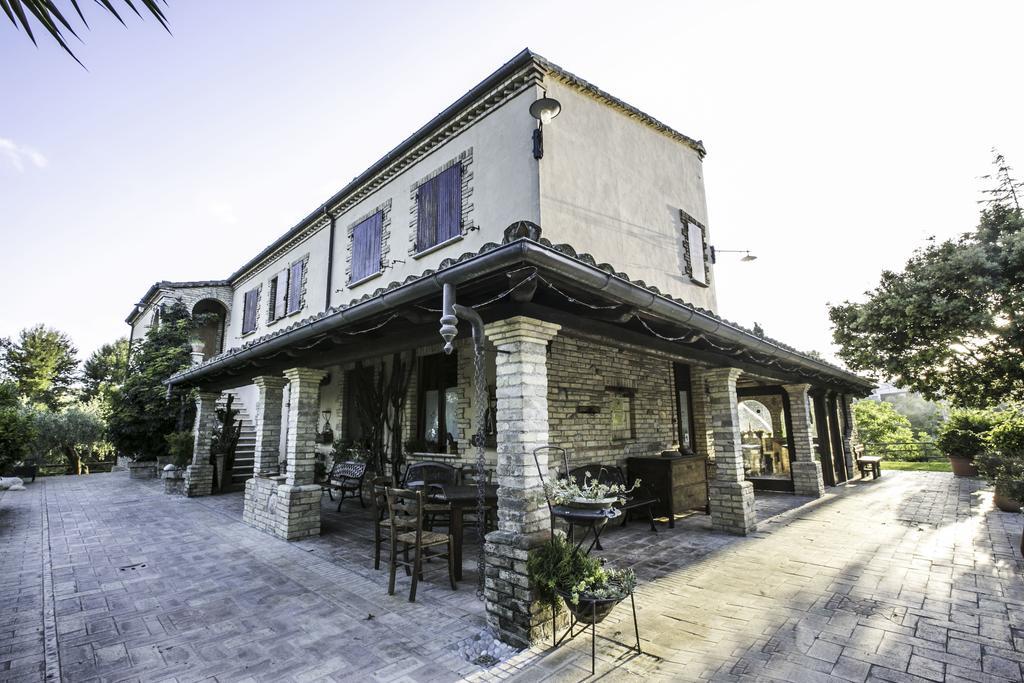 Agriturismo Col Morino Bed & Breakfast Pineto Exterior photo